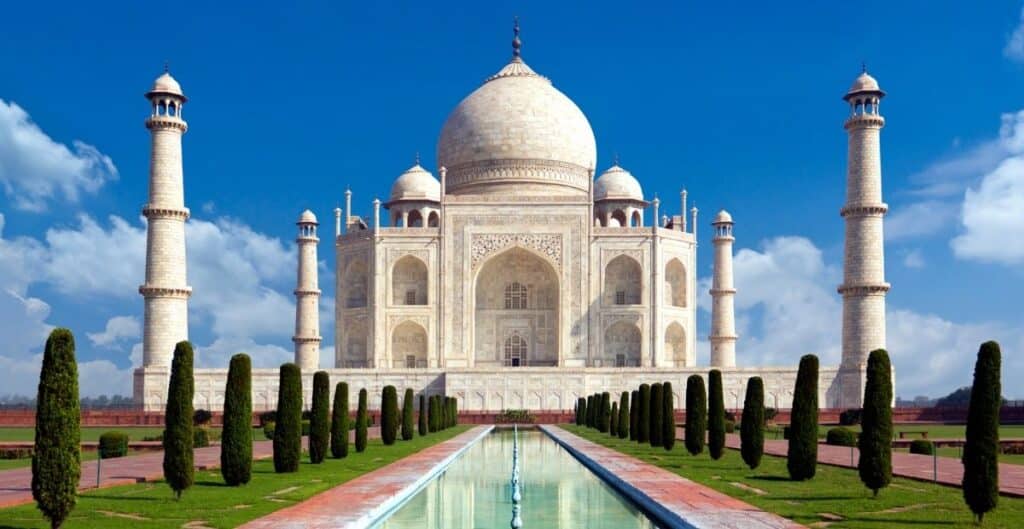 Taj Mahal / 10 Tourist Places of Medieval India